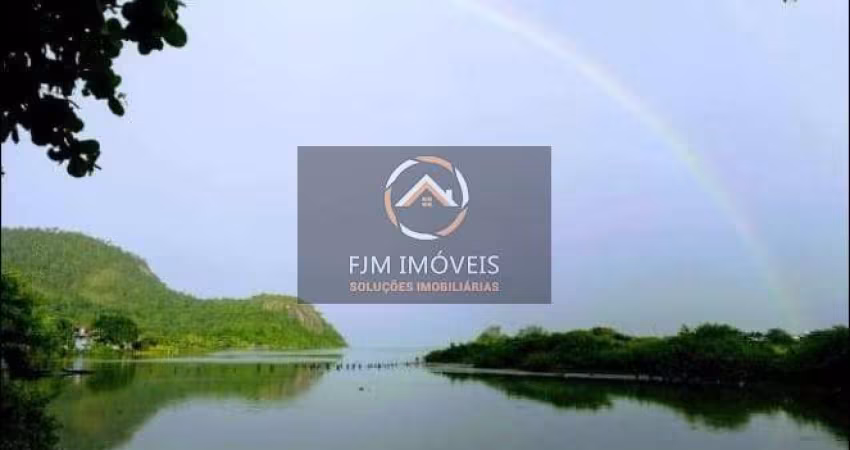 FJM IMÓVEIS VENDE.Esta é a casa dos seus sonhos! Localizada no bairro Jardim Imbuí, em Niterói, este imóvel possui uma área útil de 340m², com 3 dormitórios e 3 suítes, além de 5 banheiros. Com um val