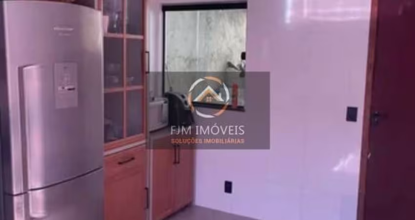 Casa em Piratininga - Niterói com 280M², 2 dormitórios, 1 suíte, 2 banheiros por R$ 630.000 - Venda