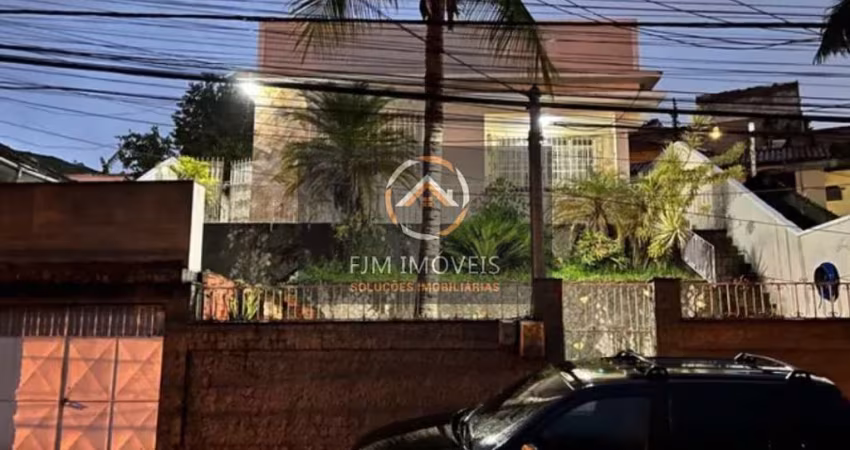 Casa de 300m² em Venda da Cruz, Niterói - 3 Dormitórios, 2 Banheiros por R$ 590.000 para venda