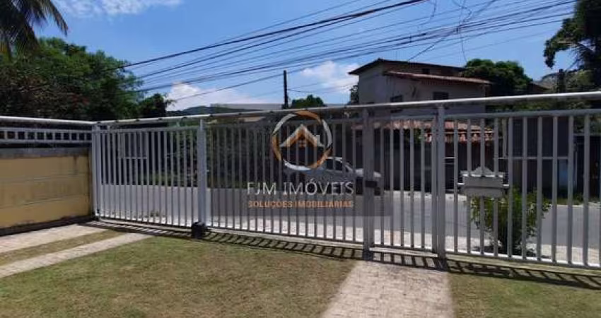 FJM IMÓVEIS VENDE: Casa Tríplex - Itaipu Niterói, 360m² área total, 300m²de área construída, cinco quartos sendo dois no primeiro piso, duas suítes no segundo piso e uma suíte no terceiro piso, cinco 