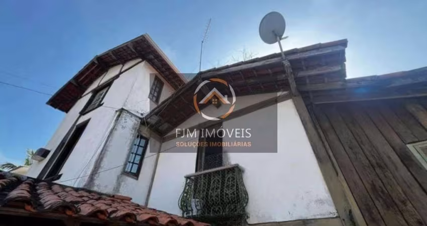 FJM IMÓVEIS VENDE: Casa em Piratininga, Niterói. 250m², 3 dormitórios, 2 suítes, 4 banheiros. Oportunidade por R$1.200.000!