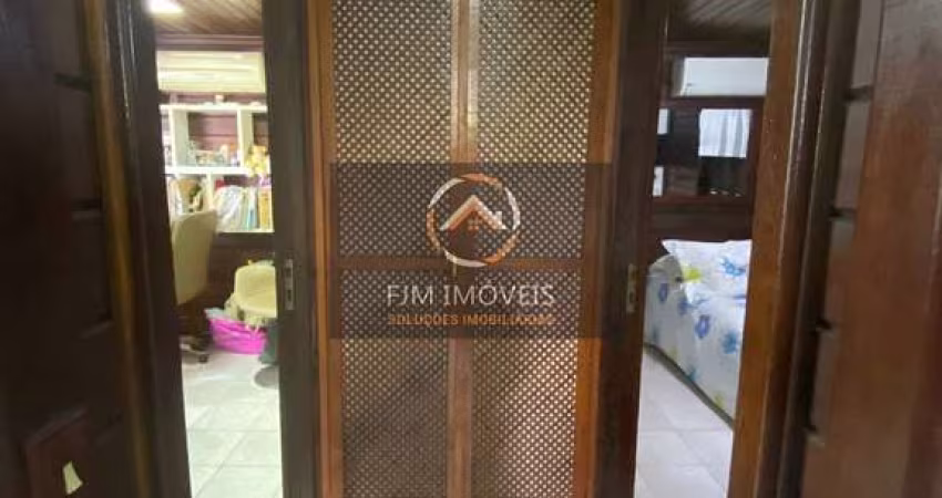 FJM Imóveis vende: Casa de Condomínio em Pendotiba