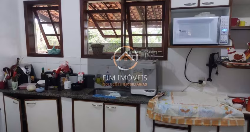 Casa de Condomínio em Itaipu - Niterói com 325m² e 5 quartos por R$930K - Venda