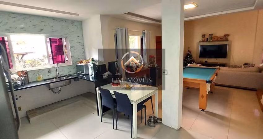 Casa de Condomínio em Itaipu - Niterói com 663M², 3 Dormitórios, 3 Suítes, 4 Banheiros à venda por R$1.600.000. Confira agora!