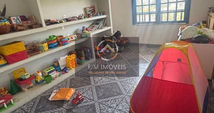 FJM Imoveis vende: Casa em Condomínio em Niterói: 6 Dorms, 4 Suítes, R$ 1,2M