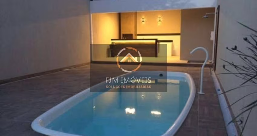 Casa em Condomínio em Niterói: 2 Dormitórios e Suite por R$450k