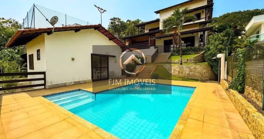 Casa em Condomínio em Engenho do Mato - 3 Suítes, 368m²