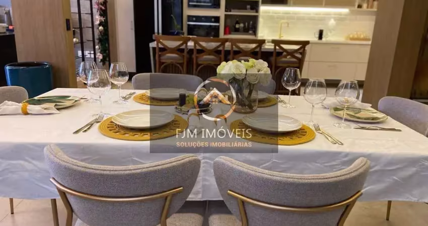 Casa à Venda em Camboinhas, Niterói: 4 Suítes, 250m²