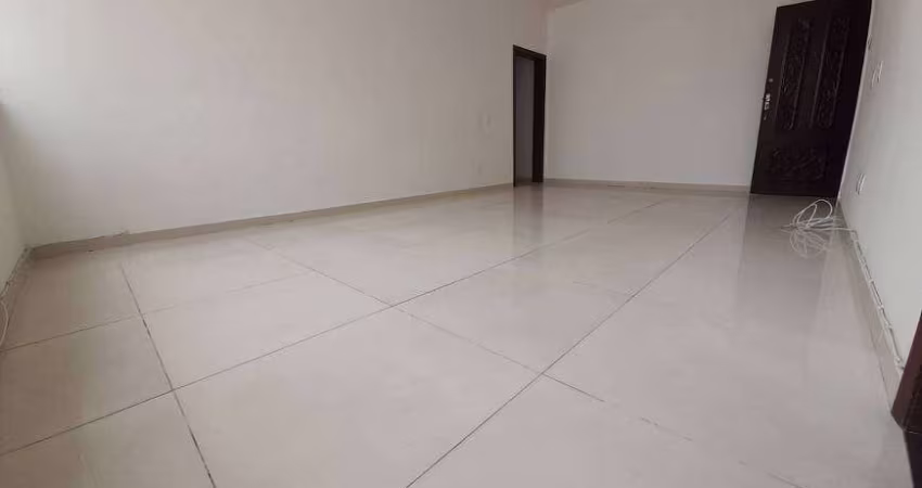 Apartamento 3/4 com dependência a 100 metros do Porto da Barra