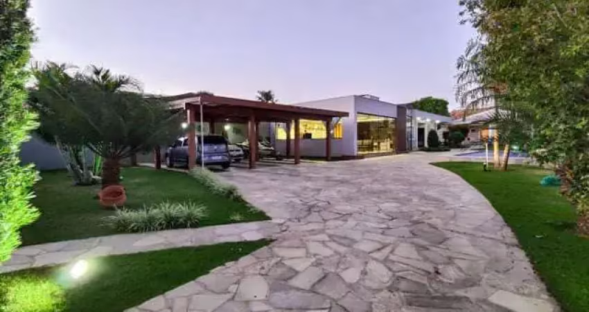 Linda casa com fino acabamento condomínio fechado