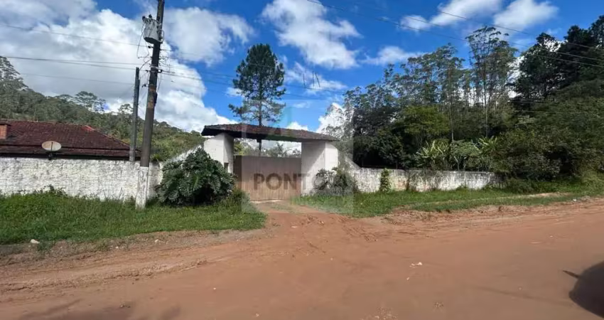 Chácara para locação em suzano, clube dos oficiais, 4 dormitórios, 1 suíte, 2 banheiros