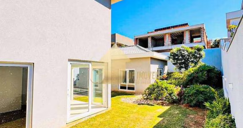 Sobrado 3 suítes sendo uma máster Estilo Neoclássico Florais do Lago