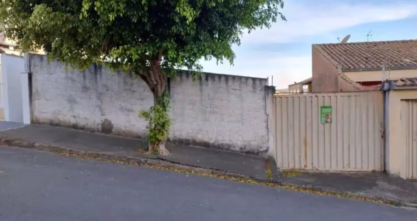Excelente terreno com 305m² á venda no bairro jardim ipê em poços de caldas mg.