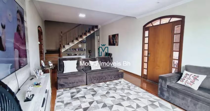 Casa com 4 quartos e 2 vagas de garagem no bairro santa mônica
