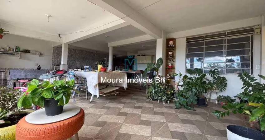 Casa com 4 quartos, 2 semi-suítes, 1 vaga no bairro planalto