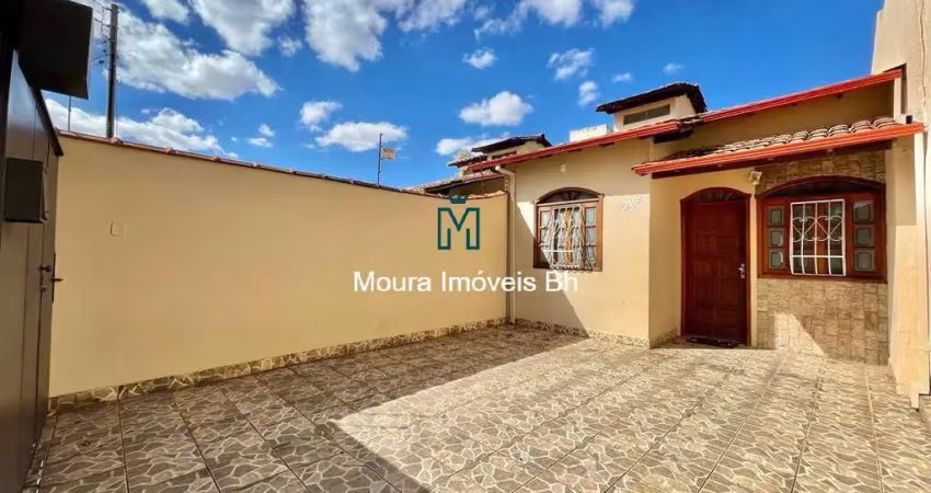 Casa geminada linear com 2 quartos, 2 vagas no bairro santa amélia