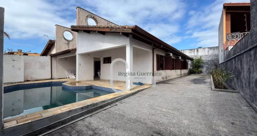 Casa com 4 dormitórios à venda, 249 m² por R$ 900.000,00 - Estância São José - Peruíbe/SP