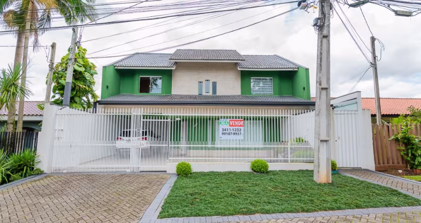 Casa com  piscina e edícula próximo ao Parque Bacacheri