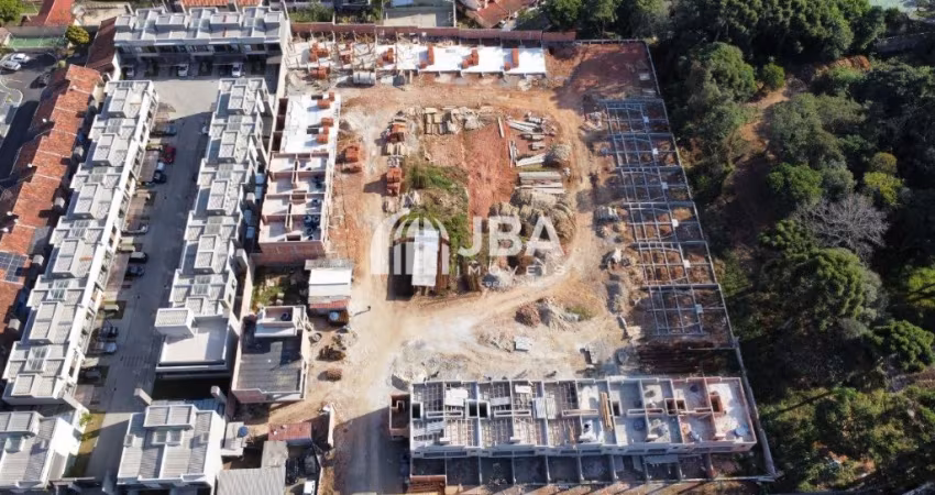 Sobrado em condomínio clube no Boqueirão