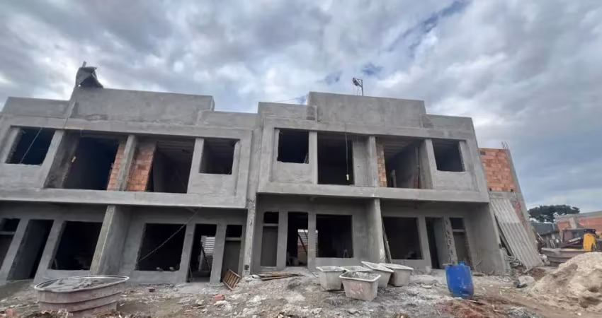 Sobrado em condomínio clube com excelente estrutura social no boqueirão