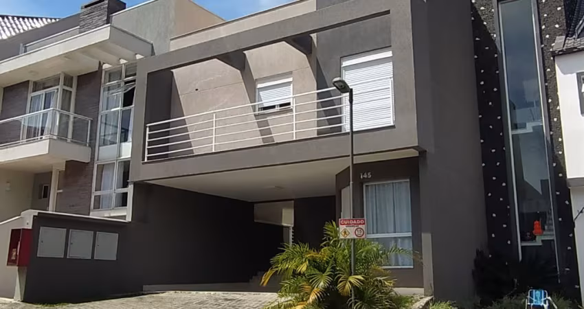 CASA EM CONDOMÍNIO COM TERRAÇO E PASSAGEM LATERAL  NO BAIRRO ALTO