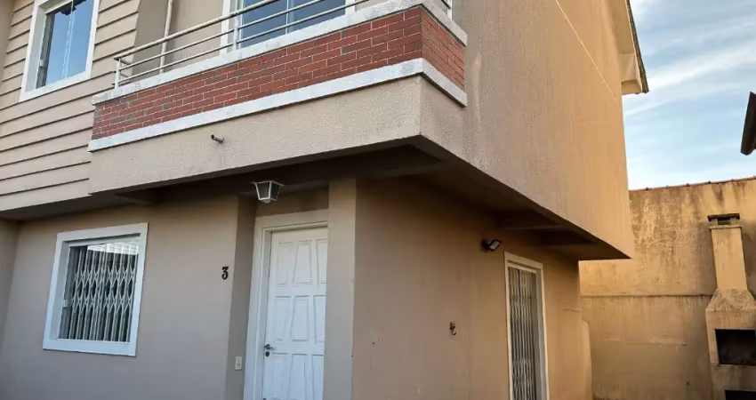 Sobrado em condomínio com preparação para sótão no boqueirão
