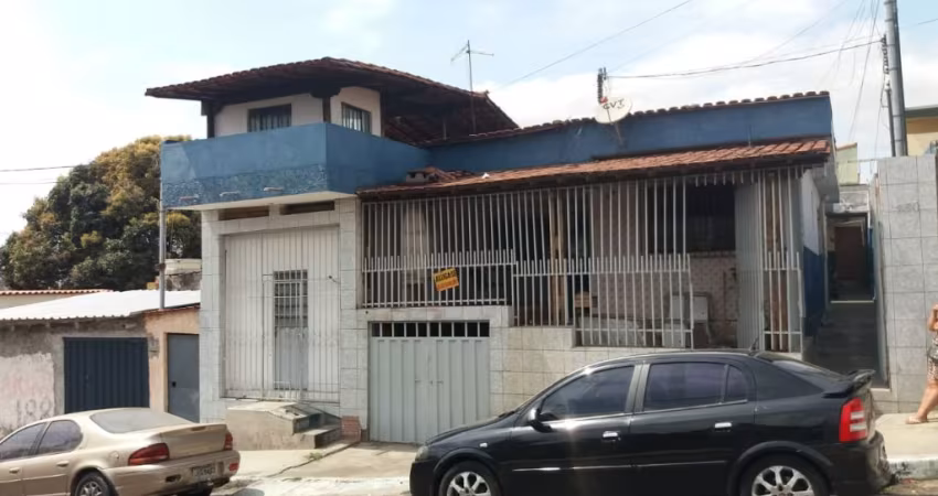 CASA COM BOA LOCALIZAÇÃO NO BAIRRO INDUSTRIAL