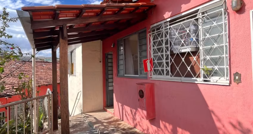 BELA CASA COM 2 QUARTOS NO BAIRRO AGUA BRANCA