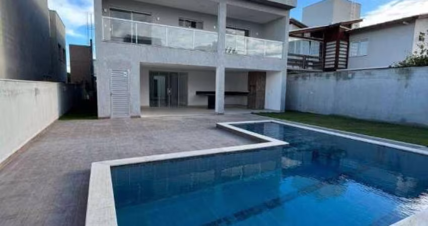 Casa duplex com 380m² de área construída no condomínio Boulevard Lagoa