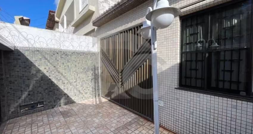Casa Para Vender com 4 quartos 1 suíte no bairro Novo Paraíso em Aracaju