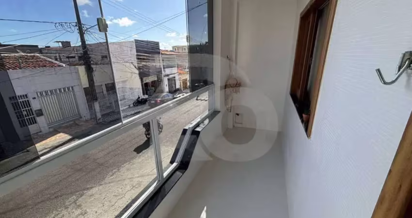 Casa Para Vender com 4 quartos 1 suíte no bairro Getúlio Vargas em Aracaju
