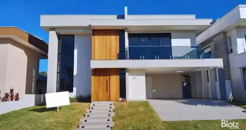 Casa em Condomínio Fechado com 4 Dormitórios