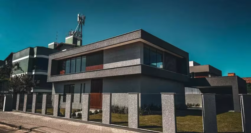 Casa com 4 Quartos e Área Gourmet nos Ingleses, a 300 metros da praia