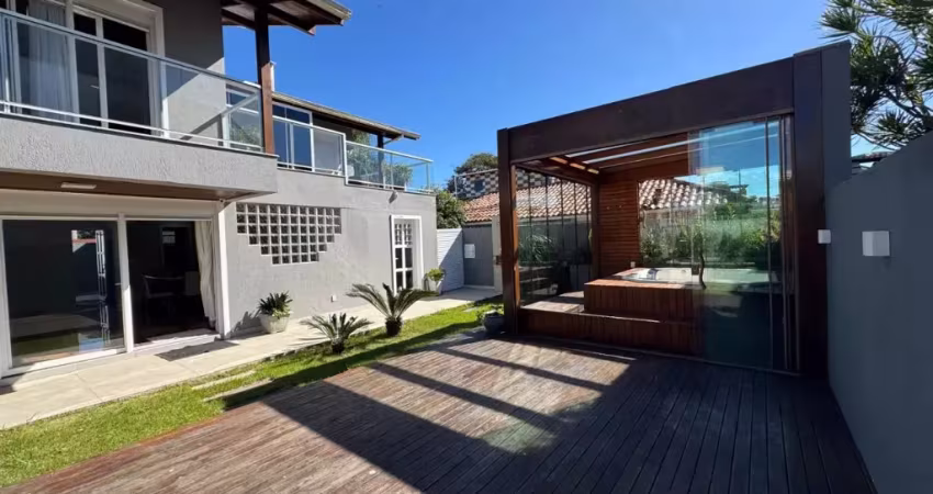 Casa à venda na Praia do Santinho, Florianópolis - 600m do mar!