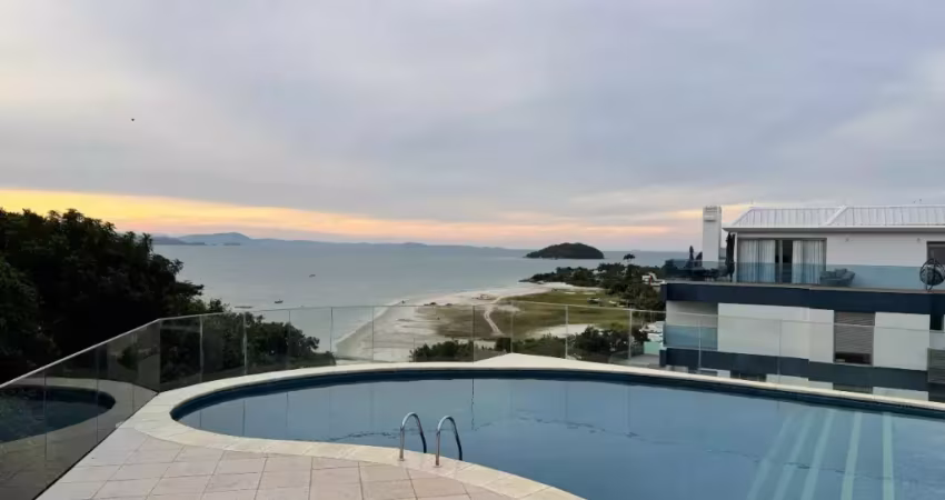 Apartamento com 3 dormitórios frente mar - Canajurê