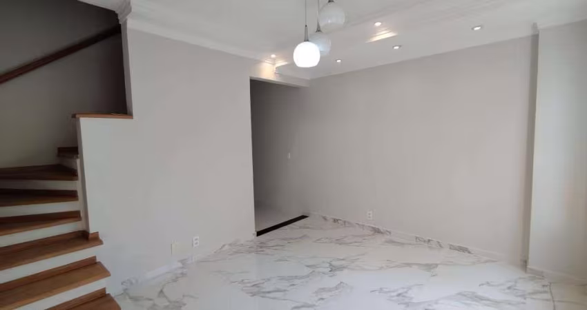 LOCAÇÃO de Linda Casa Modelo Carolina com 2 Quartos, Rico em Planejados, Ótimo Quintal no Condomínio Villa Flora, Sumaré/SP
