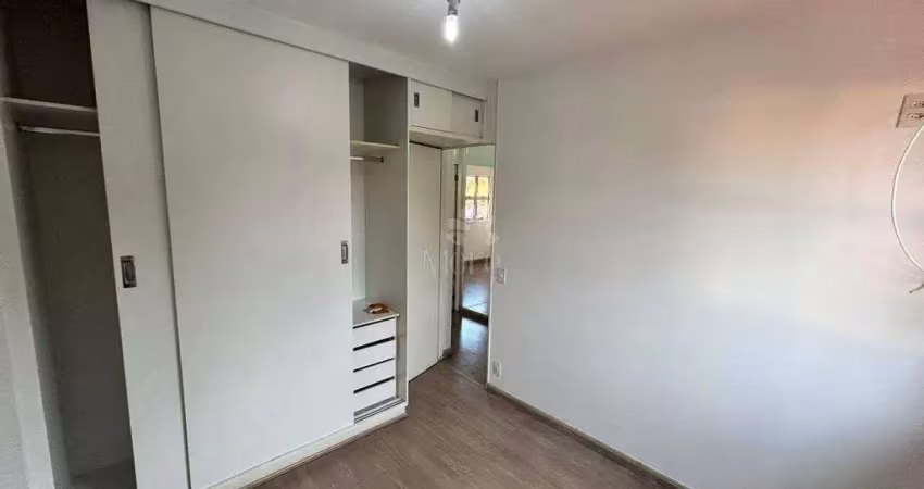 Locação de casa modelo carolina com 2 quartos sendo 1 planejado, cozinha planejada e quintal com churrasqueira no condomínio villa flora em sumaré/sp