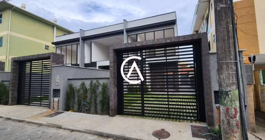 Casa Nova com 3 Suítes e Piscina no Centro dos Ingleses!