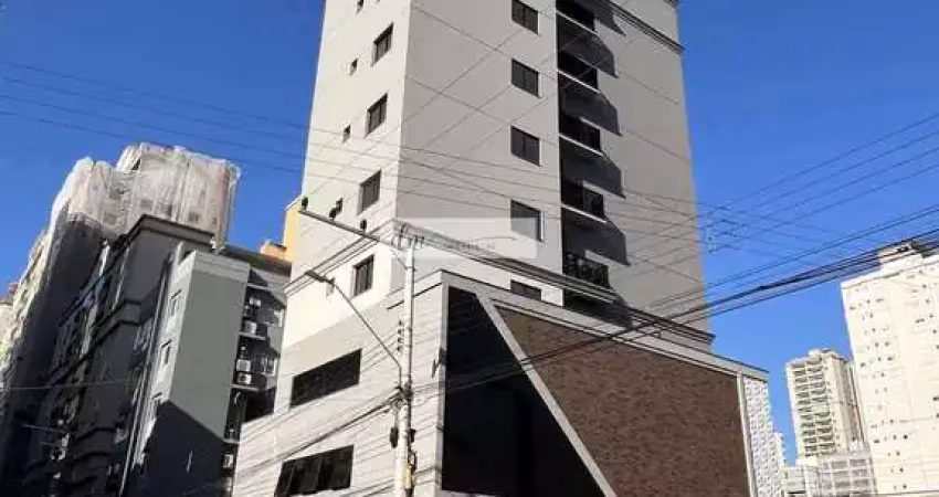 Apartamento à venda, com 3 dormitórios. sendo 2 suítes, 1 apto por andar, localizado na terceira avenida em meia praia itapema