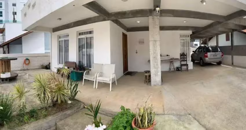 Casa para venda em balneário piçarras, itacolomi, 3 dormitórios, 3 suítes, 4 banheiros