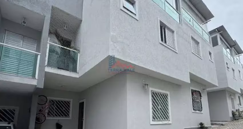 Sobrado com 2 Suítes no Condomínio Piazza