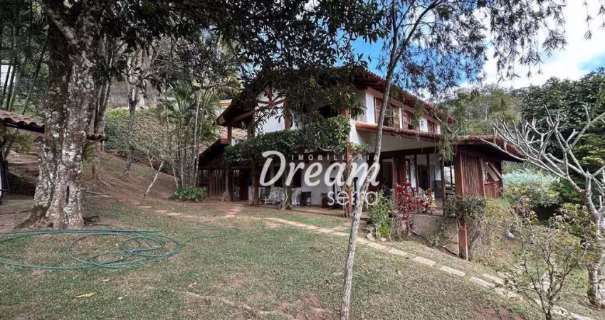 Casa com 6 dormitórios à venda, 304 m² por R$ 950.000,00 - Albuquerque - Teresópolis/RJ