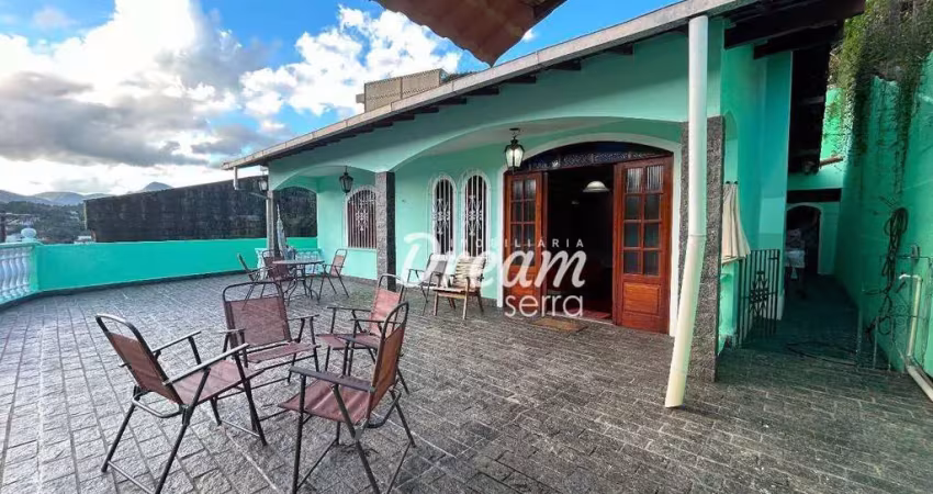 Casa com 3 dormitórios para alugar, 200 m² por R$ 5.680,00/mês - Fazendinha - Teresópolis/RJ