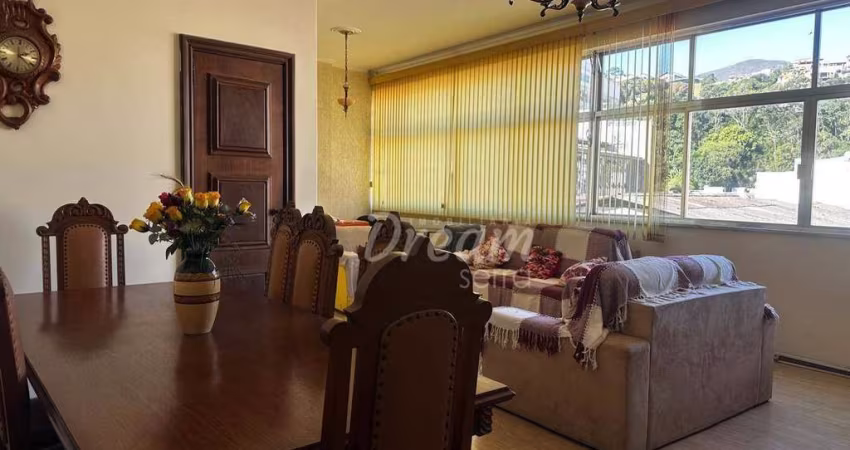 OPORTUNIDADE DE APARTAMENTO NO CENTRO DA CIDADE DE TEERESÓPOLIS COM VISTA PRIVILEGIADA.