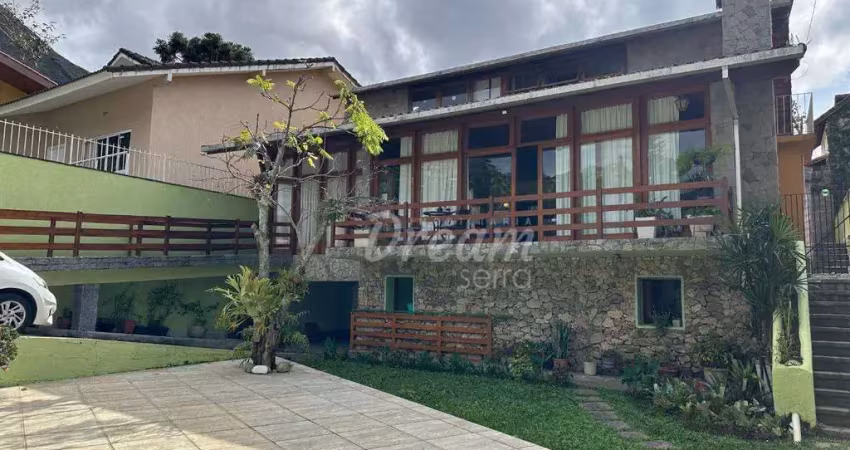 Casa com 4 dormitórios à venda, 220 m² por R$ 1.100.000,00 - Iucas - Teresópolis/RJ