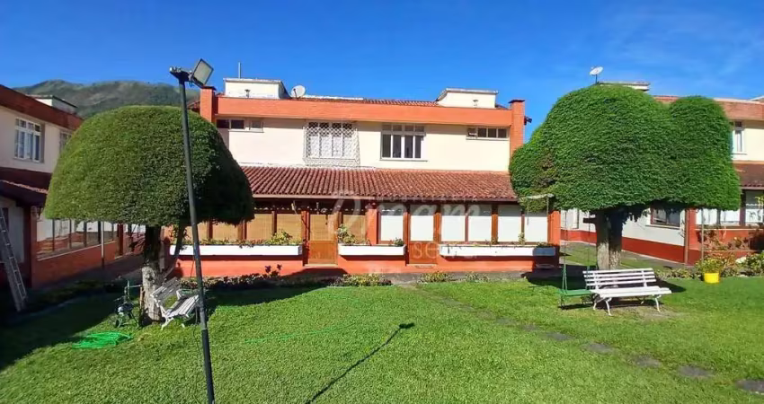 Casa com 3 dormitórios à venda, 105 m² por r$ 860.000,00 - alto - teresópolis/rj