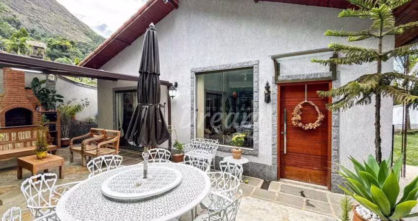 Casa com 4 dormitórios à venda, 210 m² por r$ 1.290.000 - iucas - teresópolis/rj