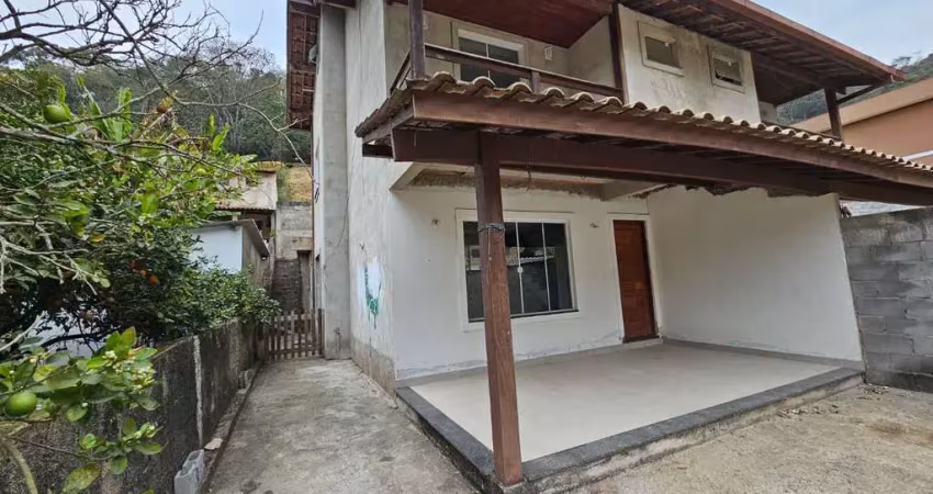 Casa com 3 dormitórios para alugar, 130 m² por r$ 2.180,00/mês - vale feliz - teresópolis/rj