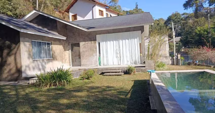 Excelente casa com 3 dormitórios à venda, 195 m² por r$ 850.000 - albuquerque - teresópolis/rj