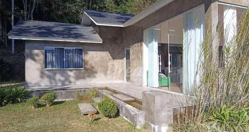 Casa com 4 dormitórios à venda, 195 m² por r$ 1.150.000,00 - albuquerque - teresópolis/rj